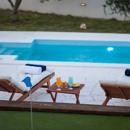Poolincluded - M 别墅 本科瓦茨